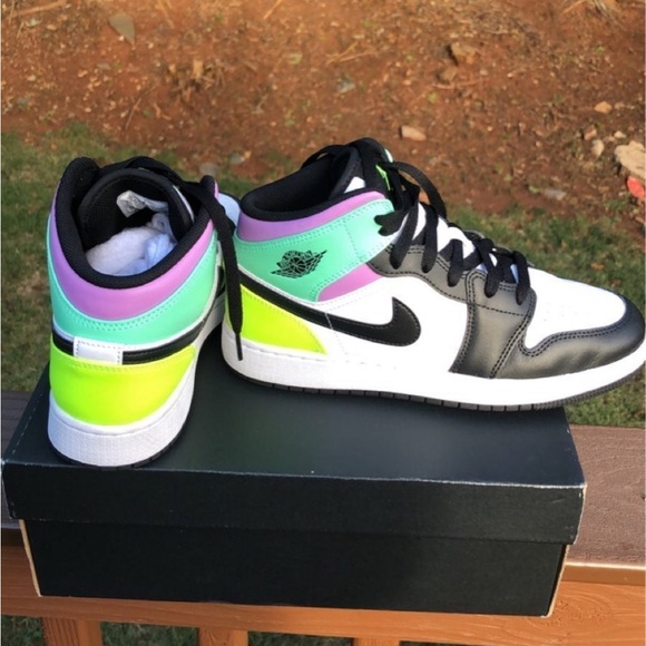 Nike Air Jordan 1 - Picture 1 of 5